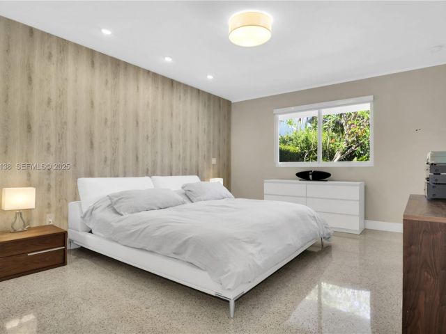 Продажа дома по адресу 9008 Dickens Ave - фото 6858000