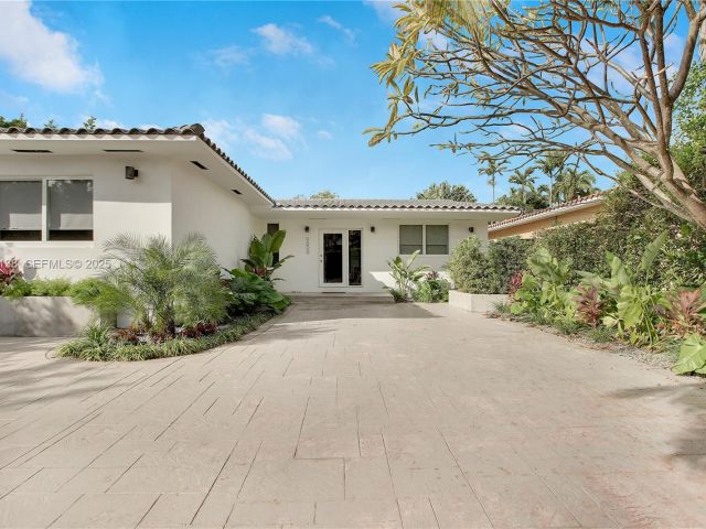 Продажа дома по адресу 9008 Dickens Ave - фото 6858011