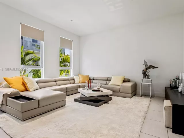 Дом в аренду по адресу 9187 NW 33th St - фото 6858898