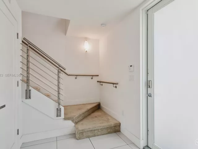 Дом в аренду по адресу 9187 NW 33th St - фото 6858902