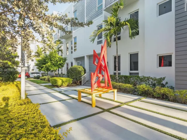 Дом в аренду по адресу 9187 NW 33th St - фото 6858903