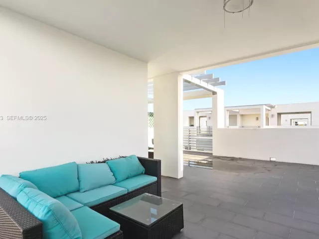 Дом в аренду по адресу 9187 NW 33th St - фото 6858889