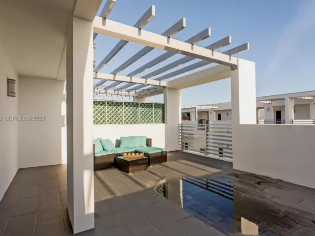 Дом в аренду по адресу 9187 NW 33th St - фото 6858890