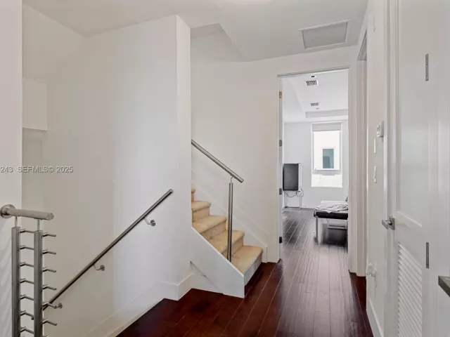 Дом в аренду по адресу 9187 NW 33th St - фото 6858891