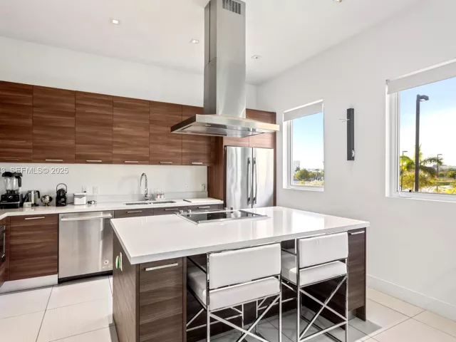 Дом в аренду по адресу 9187 NW 33th St - фото 6858894