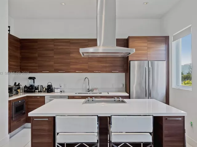 Дом в аренду по адресу 9187 NW 33th St - фото 6858895