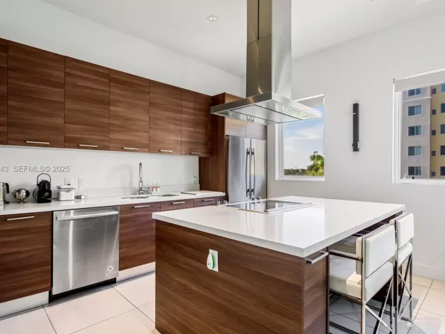 Дом в аренду по адресу 9187 NW 33th St - фото 6858896