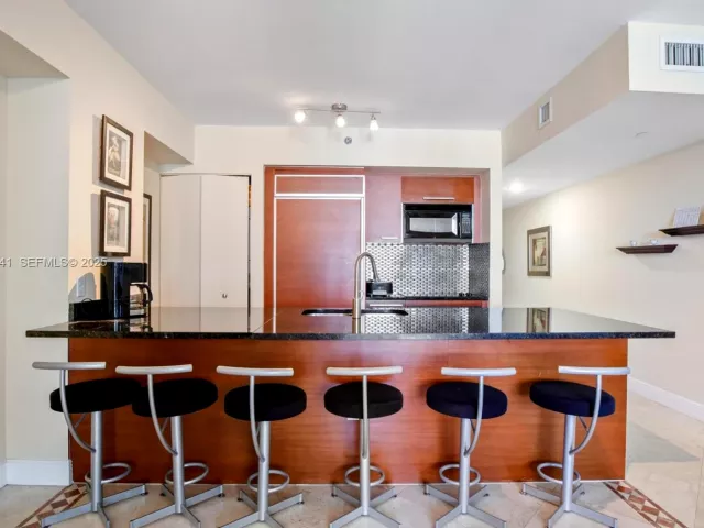 Продажа квартиры #2212 - фото 6859868