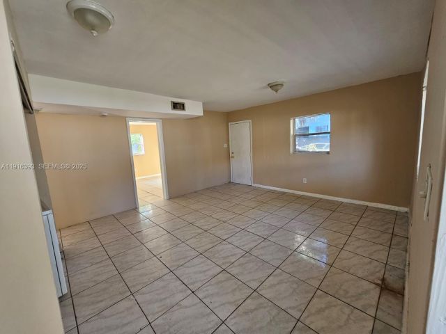 Продажа дома по адресу 2712 NW 14th St - фото 7453450