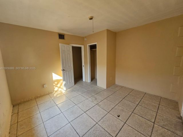 Продажа дома по адресу 2712 NW 14th St - фото 7453456