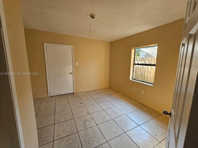 Продажа дома по адресу 2712 NW 14th St - фото 7453458