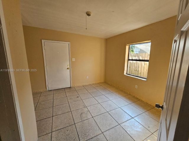 Продажа дома по адресу 2712 NW 14th St - фото 7453460