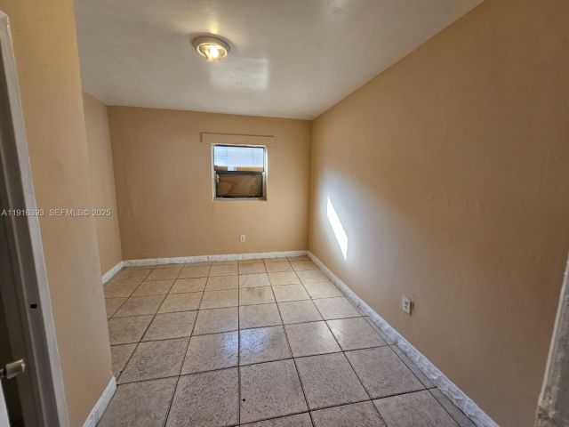 Продажа дома по адресу 2712 NW 14th St - фото 7453461