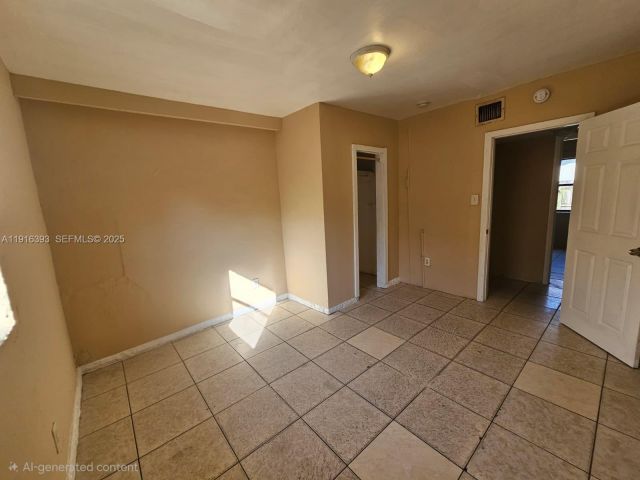 Продажа дома по адресу 2712 NW 14th St - фото 7453462