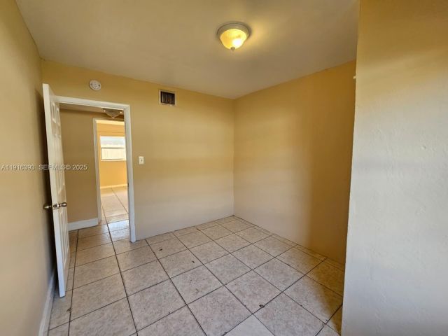 Продажа дома по адресу 2712 NW 14th St - фото 7453465