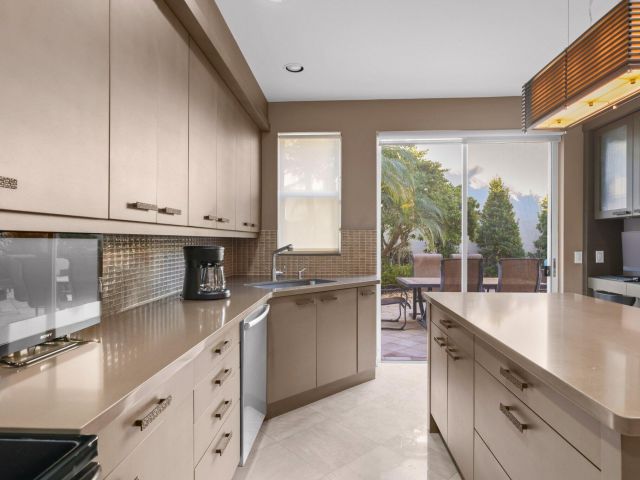 Продажа дома по адресу 2595 NW 53rd Street - фото 6861238