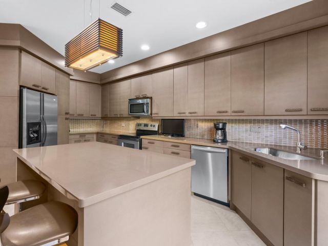 Продажа дома по адресу 2595 NW 53rd Street - фото 6861240