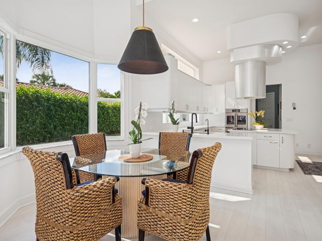 Продажа дома по адресу 6 Cloister Circle - фото 6861728