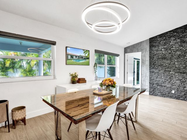 Продажа дома по адресу 809 SE 13th Court - фото 6889170