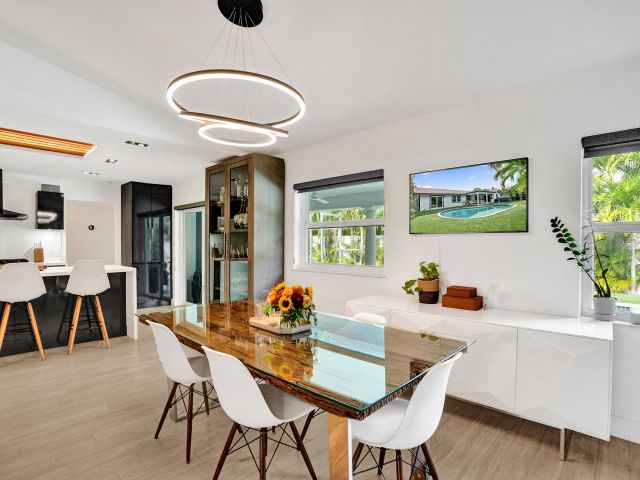 Продажа дома по адресу 809 SE 13th Court - фото 6889171