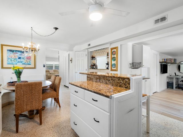 Дом в аренду по адресу 321 Forsyth Street - фото 6862887