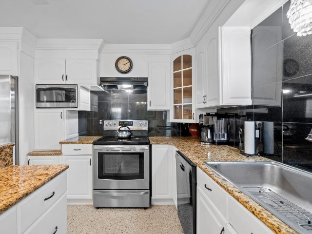 Дом в аренду по адресу 321 Forsyth Street - фото 6862888