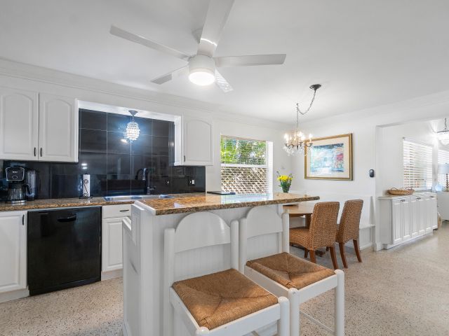 Дом в аренду по адресу 321 Forsyth Street - фото 6862890