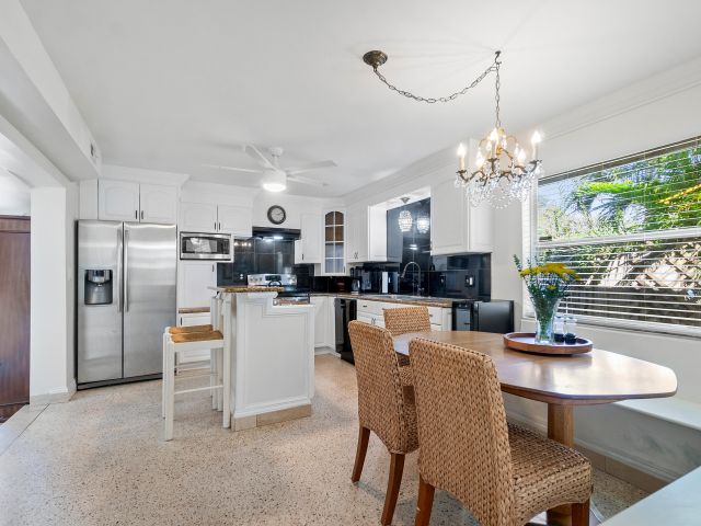 Дом в аренду по адресу 321 Forsyth Street - фото 6862891