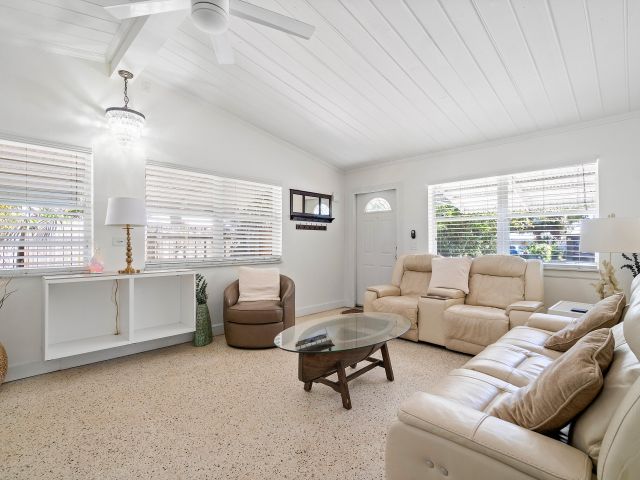 Дом в аренду по адресу 321 Forsyth Street - фото 6862892