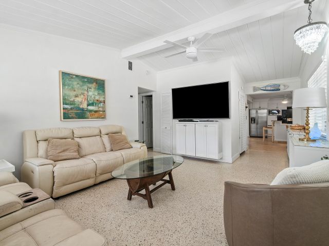 Дом в аренду по адресу 321 Forsyth Street - фото 6862893