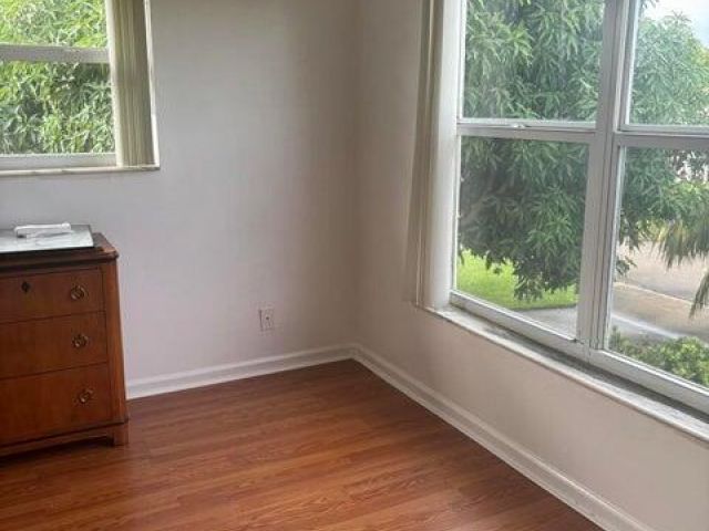 Дом в аренду по адресу 650 Toxaway Drive - фото 6862865