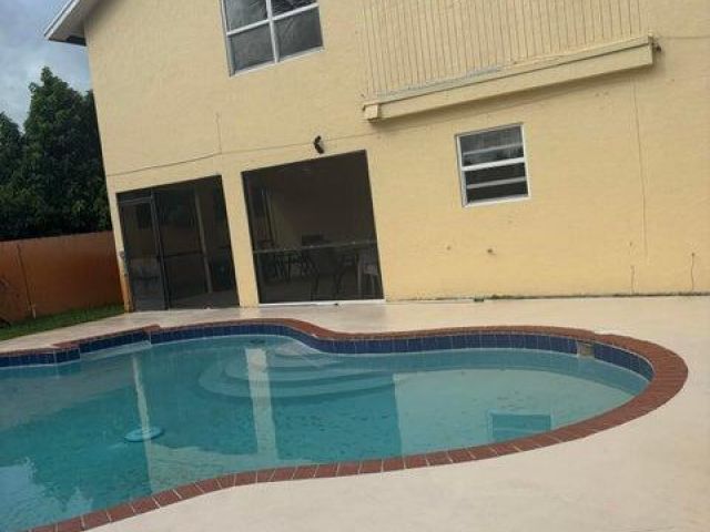 Дом в аренду по адресу 650 Toxaway Drive - фото 6862868