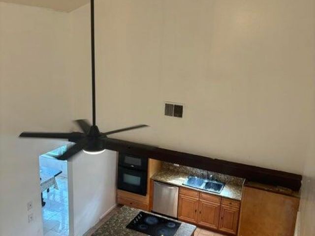 Дом в аренду по адресу 650 Toxaway Drive - фото 6862870