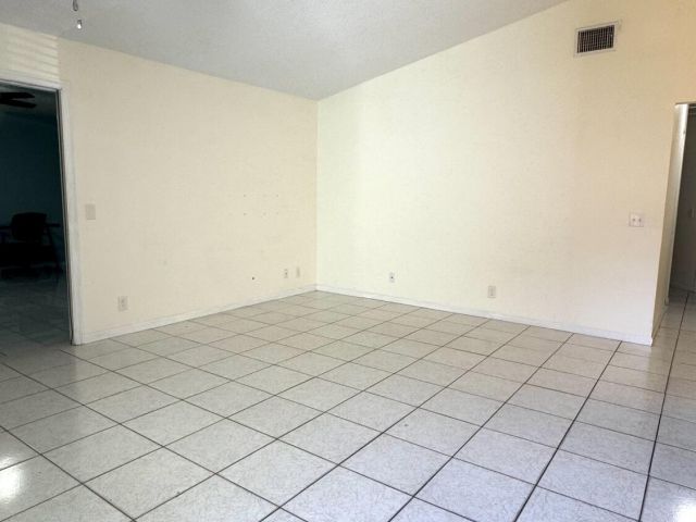 Дом в аренду по адресу 5149 El Claro Circle - фото 6862845