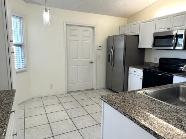 Дом в аренду по адресу 5149 El Claro Circle - фото 6862852