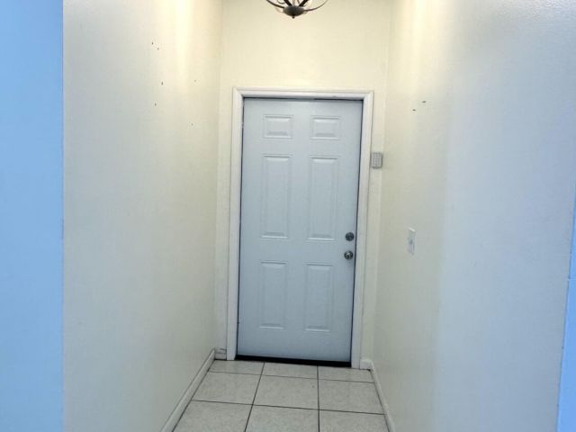 Дом в аренду по адресу 5149 El Claro Circle - фото 6862853