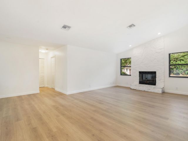 Продажа дома по адресу 6725 Katherine Road - фото 6864943