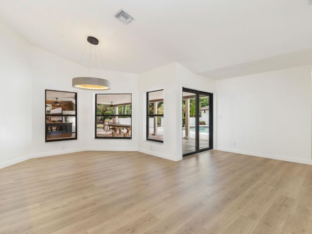 Продажа дома по адресу 6725 Katherine Road - фото 6864945