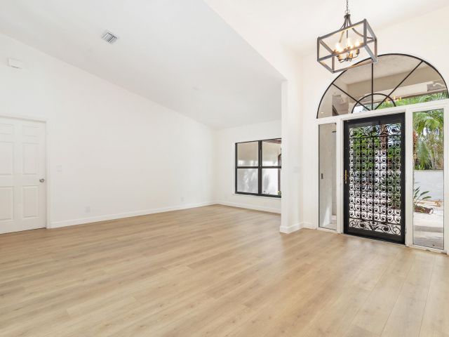 Продажа дома по адресу 6725 Katherine Road - фото 6864955