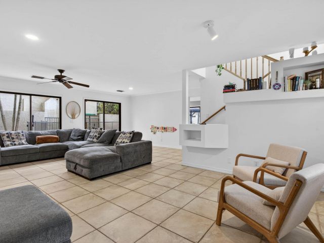 Продажа дома по адресу 4154 NW 6th Court - фото 6864863