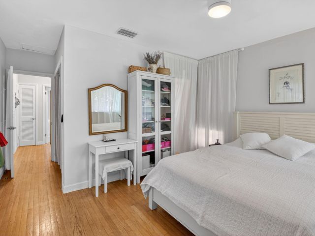 Продажа дома по адресу 215 N Seacrest Circle - фото 6879517