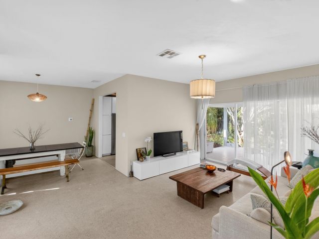 Продажа дома по адресу 215 N Seacrest Circle - фото 6879529