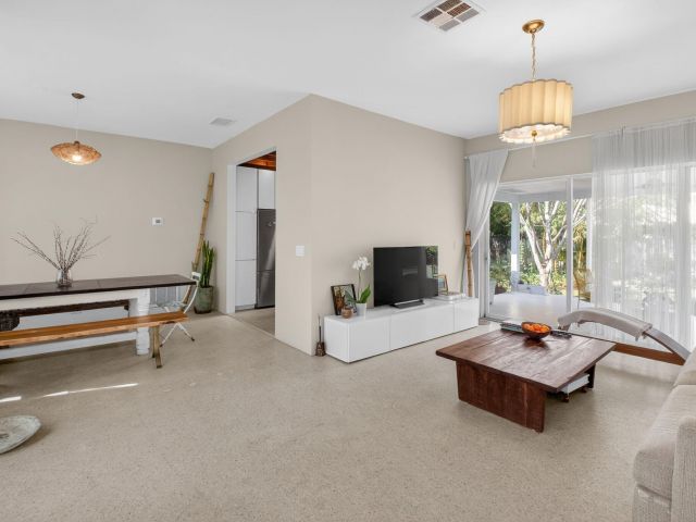 Продажа дома по адресу 215 N Seacrest Circle - фото 6879534