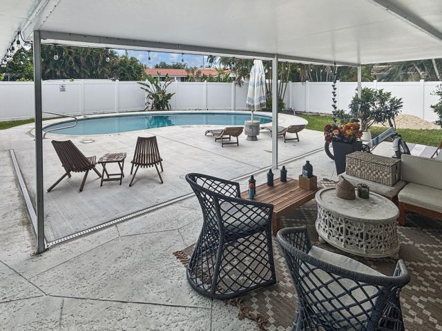 Дом в аренду по адресу 100 SW 17th Street - фото 6865221