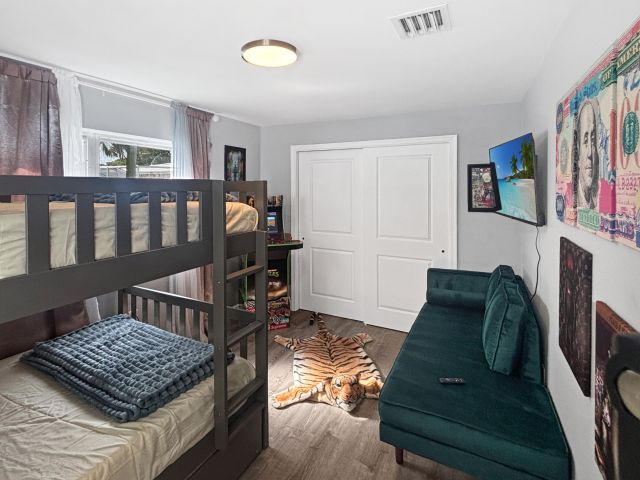 Дом в аренду по адресу 100 SW 17th Street - фото 6865224