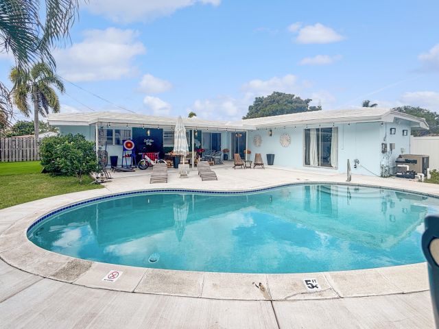 Дом в аренду по адресу 100 SW 17th Street - фото 6865227