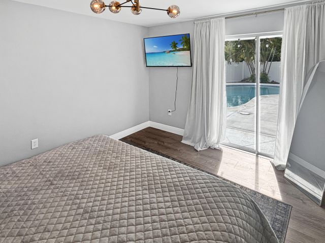 Дом в аренду по адресу 100 SW 17th Street - фото 6865230