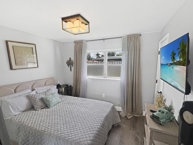 Дом в аренду по адресу 100 SW 17th Street - фото 6865232