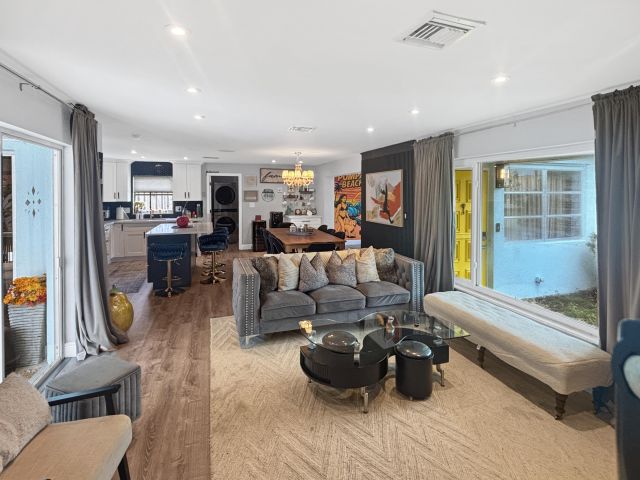 Дом в аренду по адресу 100 SW 17th Street - фото 6865235