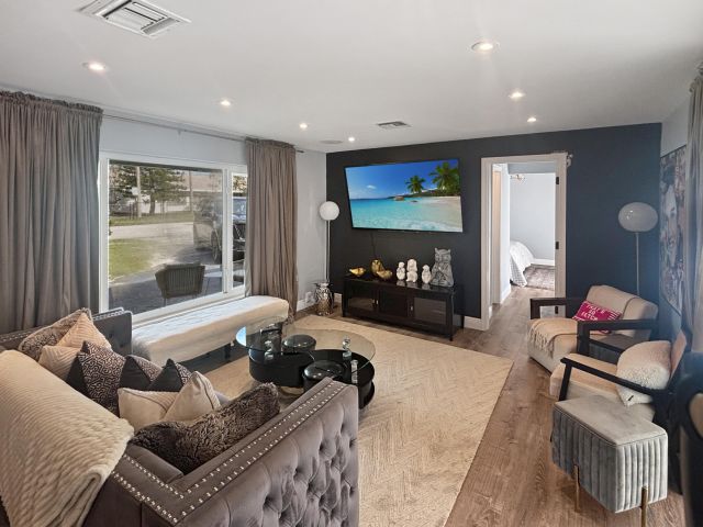 Дом в аренду по адресу 100 SW 17th Street - фото 6865236